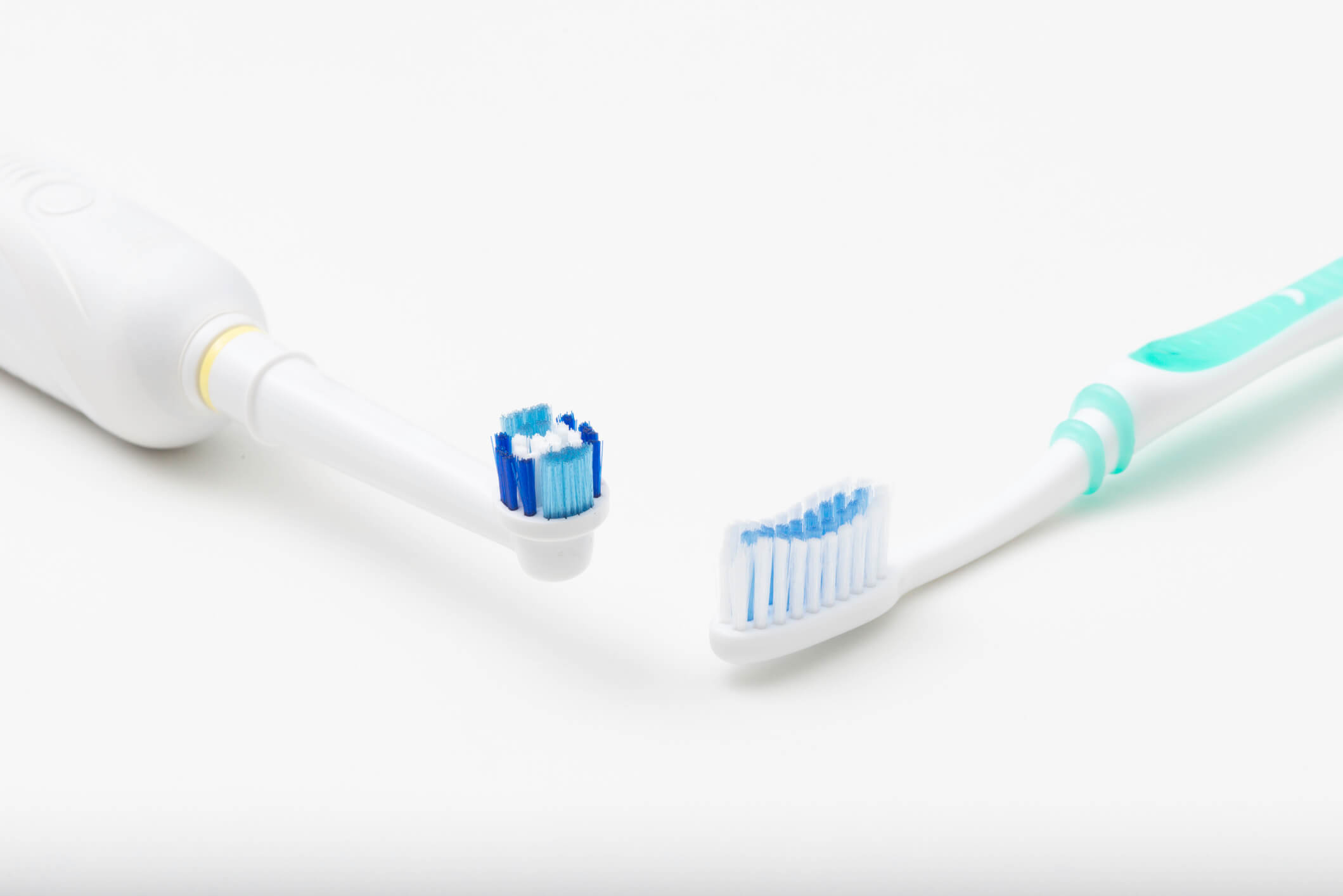 electronic toothbrush vs manual toothbrush